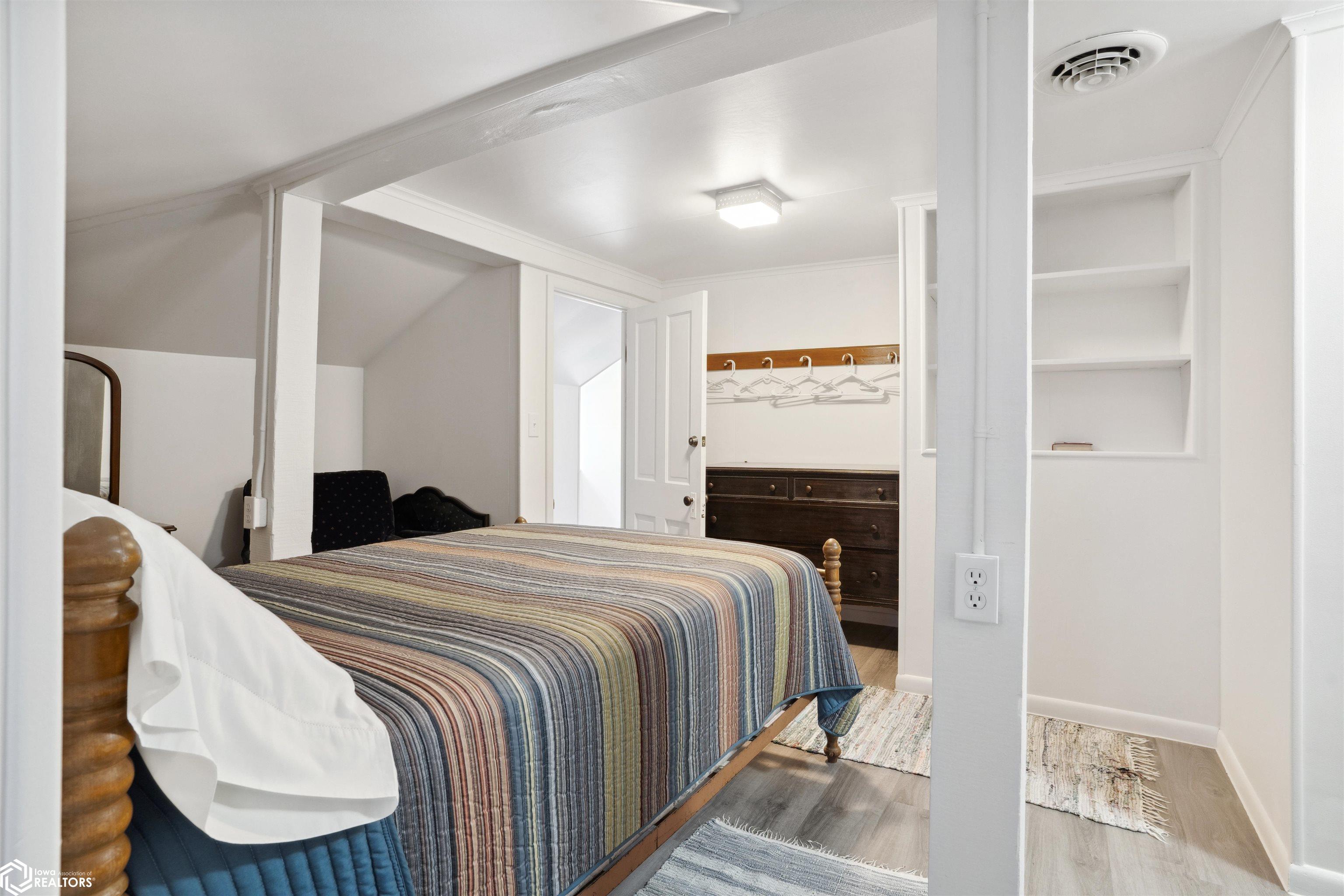 Dallas City, Illinois, 62330, United States, 8 Bedrooms Bedrooms, ,7 BathroomsBathrooms,Residential,For Sale,1980104