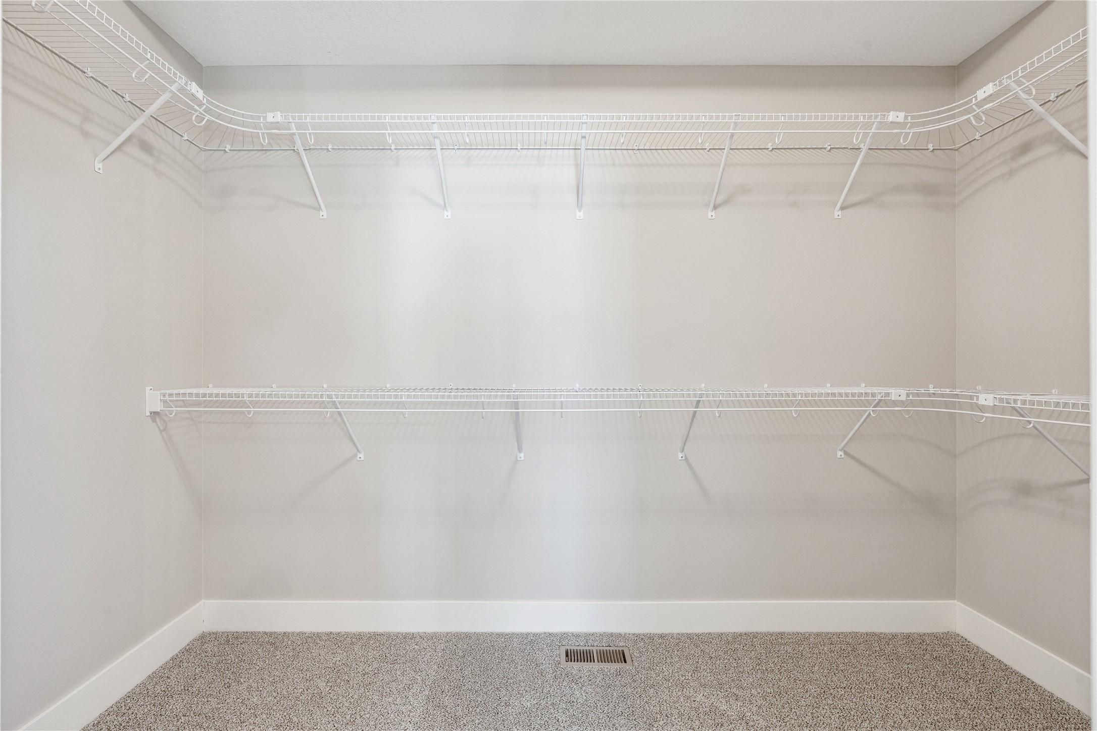 Urbandale, Iowa, 50323, United States, 5 Bedrooms Bedrooms, ,4 BathroomsBathrooms,Residential,For Sale,2005616