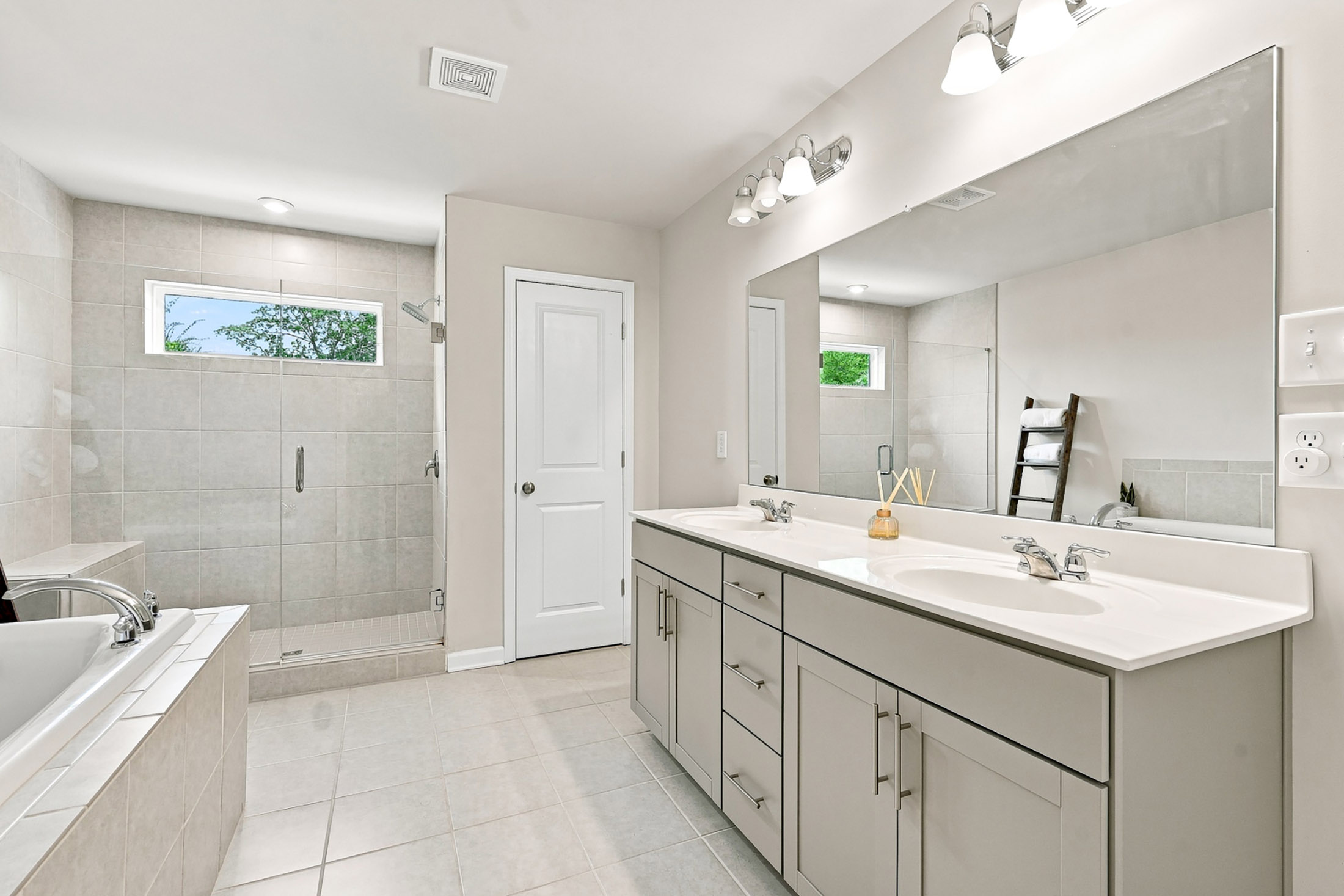  End-Unit Townhome Near Marietta Square - 物件實景