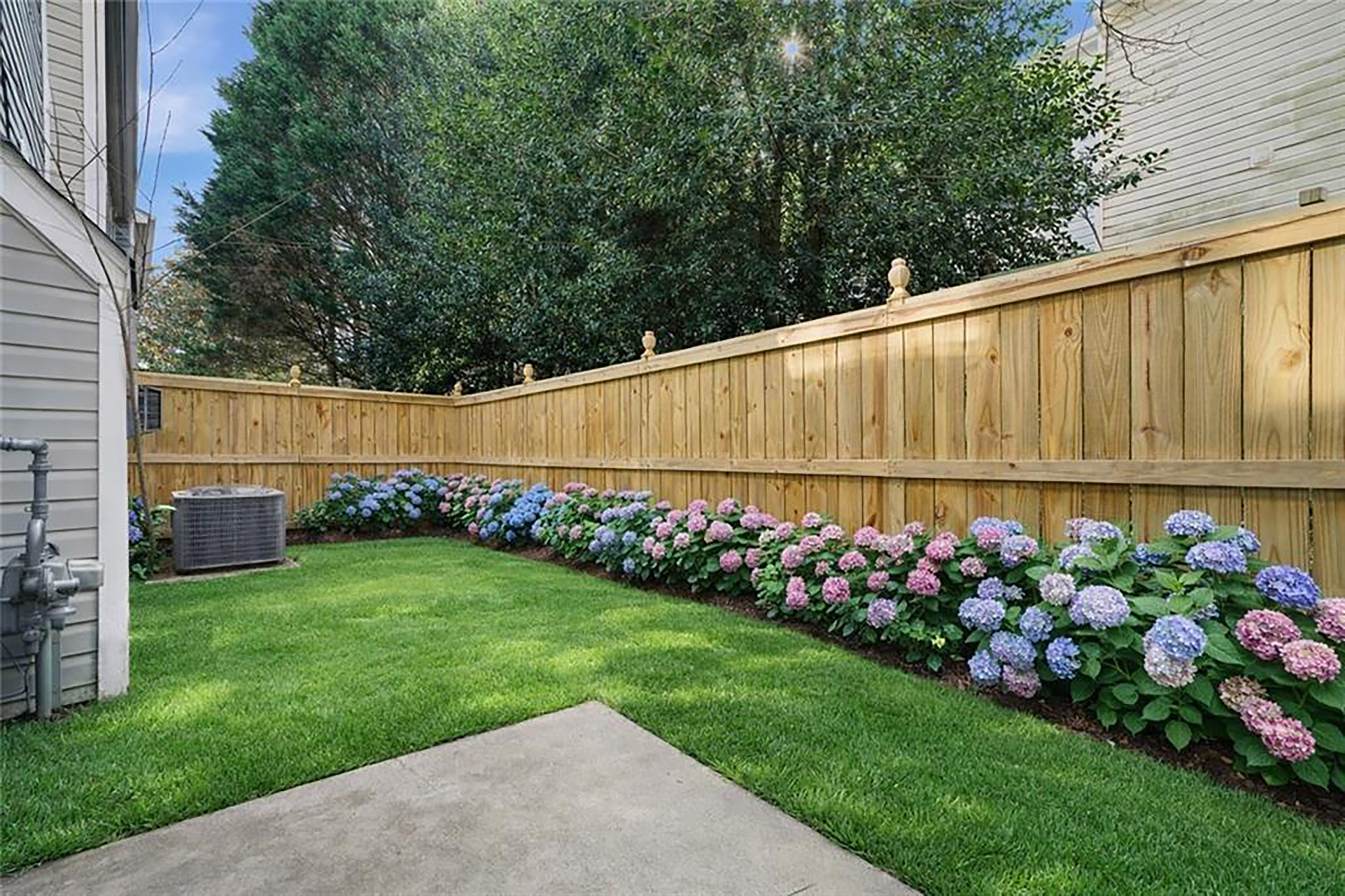  Beautifully Maintained Townhome in Sought-After Creekside at Mansell - 物件實景