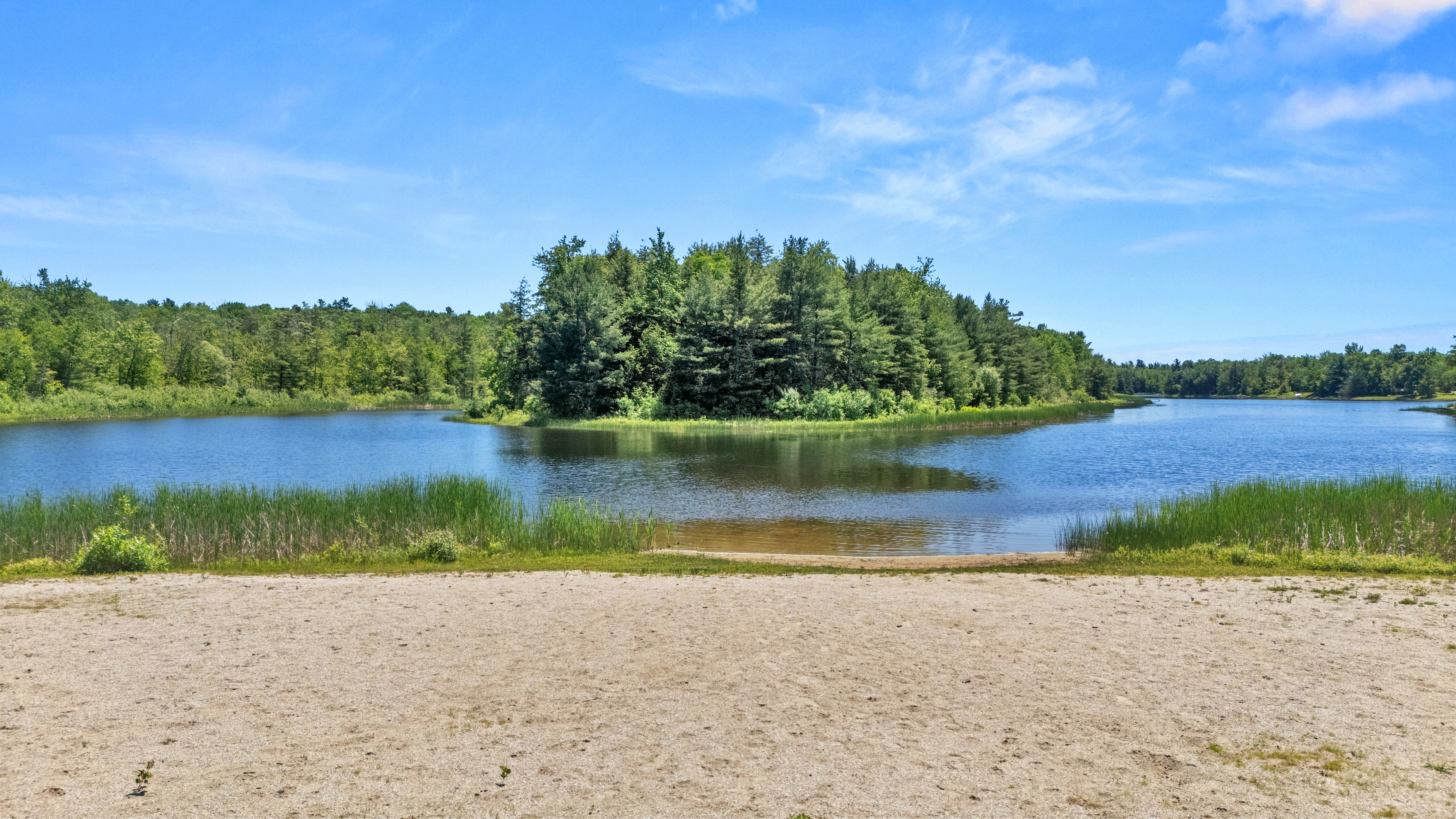  Wooded Privacy in Beautiful Lake Community - 物件實景