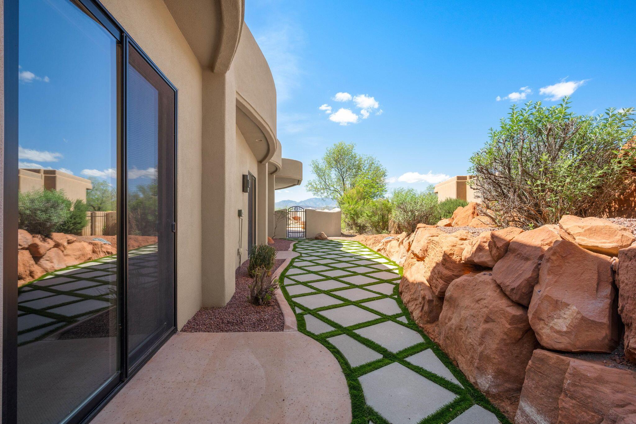 St George, Utah, 84770, United States, 4 Bedrooms Bedrooms, ,5 BathroomsBathrooms,Residential,For Sale,1976696