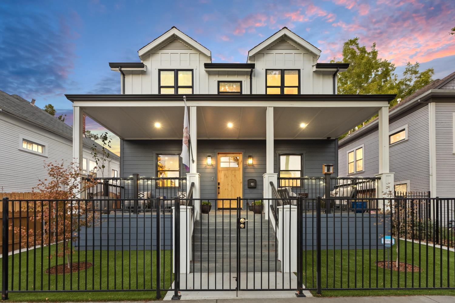 Sacramento, California, 95816, United States, 3 Bedrooms Bedrooms, ,5 BathroomsBathrooms,Residential,For Sale,1978117