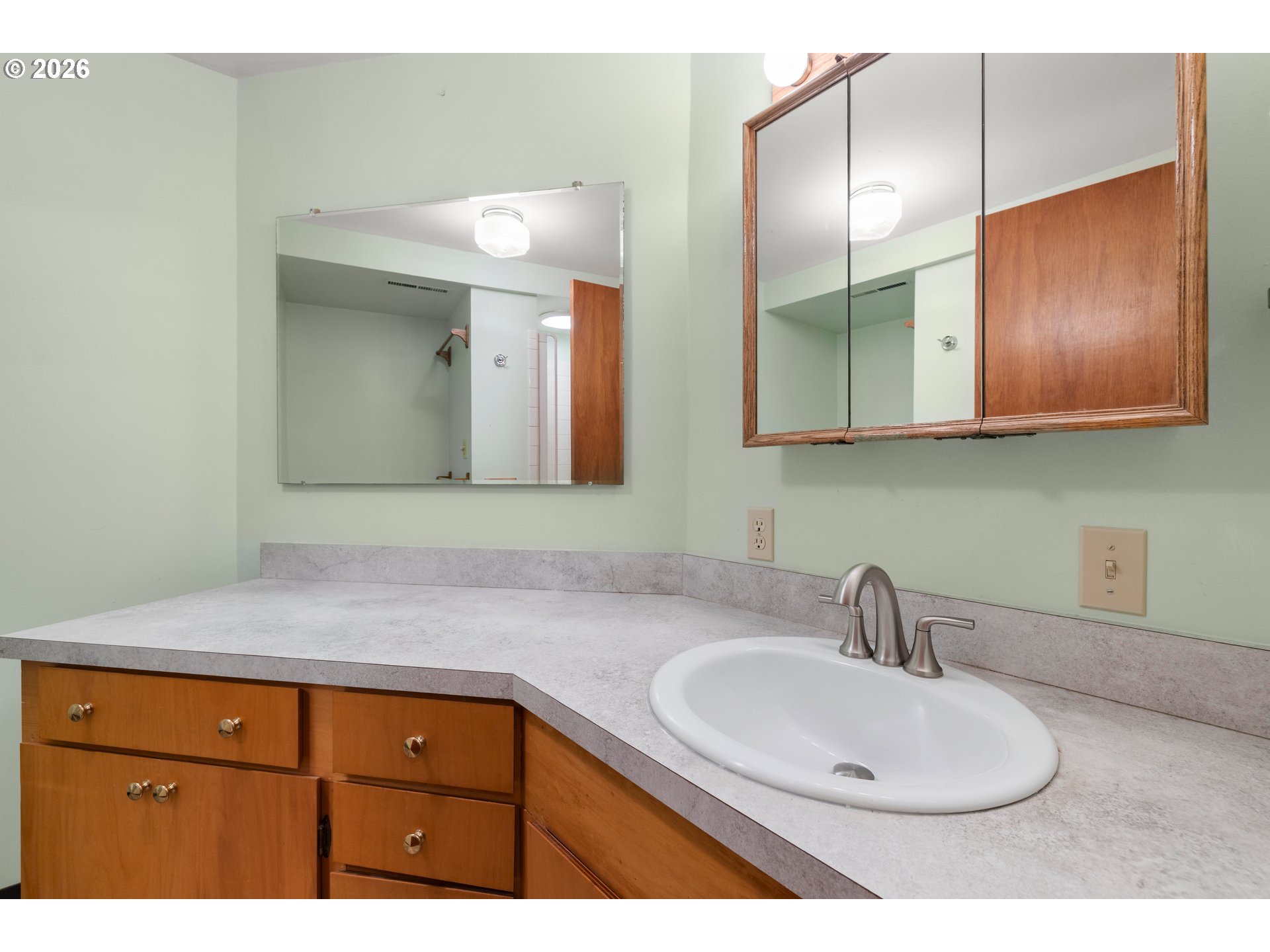 Portland, Oregon, 97230, United States, 3 Bedrooms Bedrooms, ,2 BathroomsBathrooms,Residential,For Sale,2040428