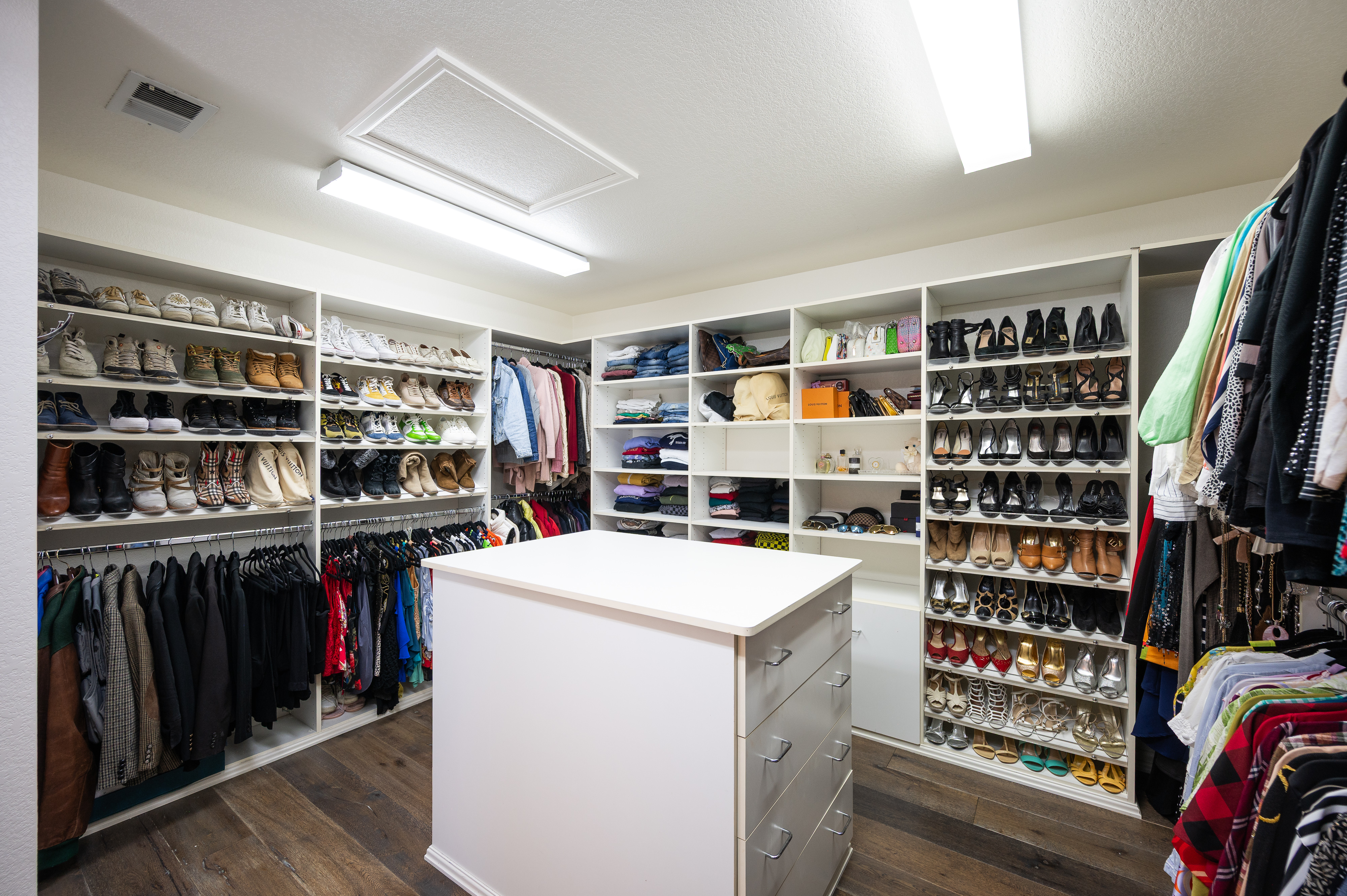  Luxury And Elegance Greet You At Every Turn In This Beautiful Home - 物件實景