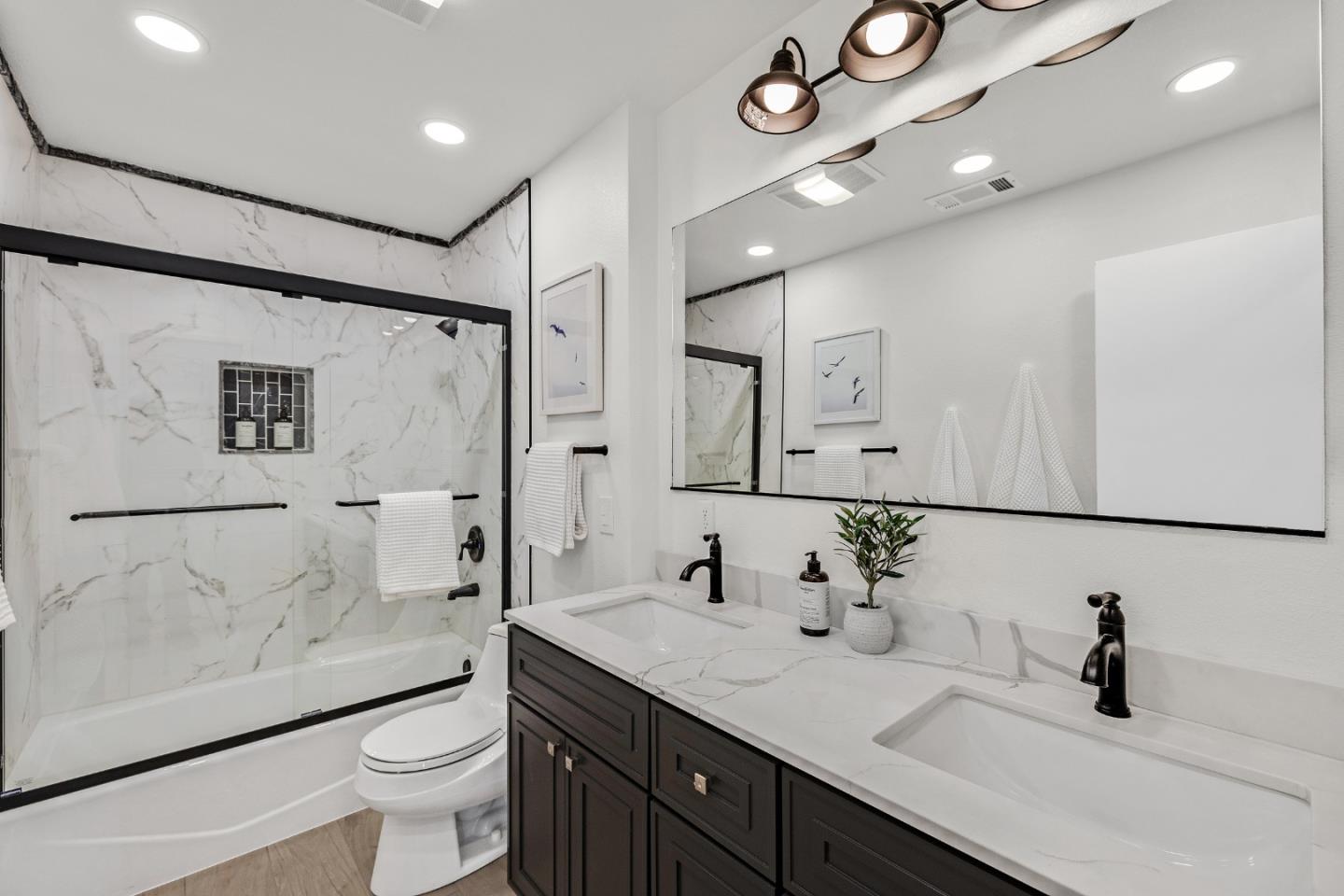 Sunnyvale, California, 94086, United States, 2 Bedrooms Bedrooms, ,1 BathroomBathrooms,Residential,For Sale,1991395