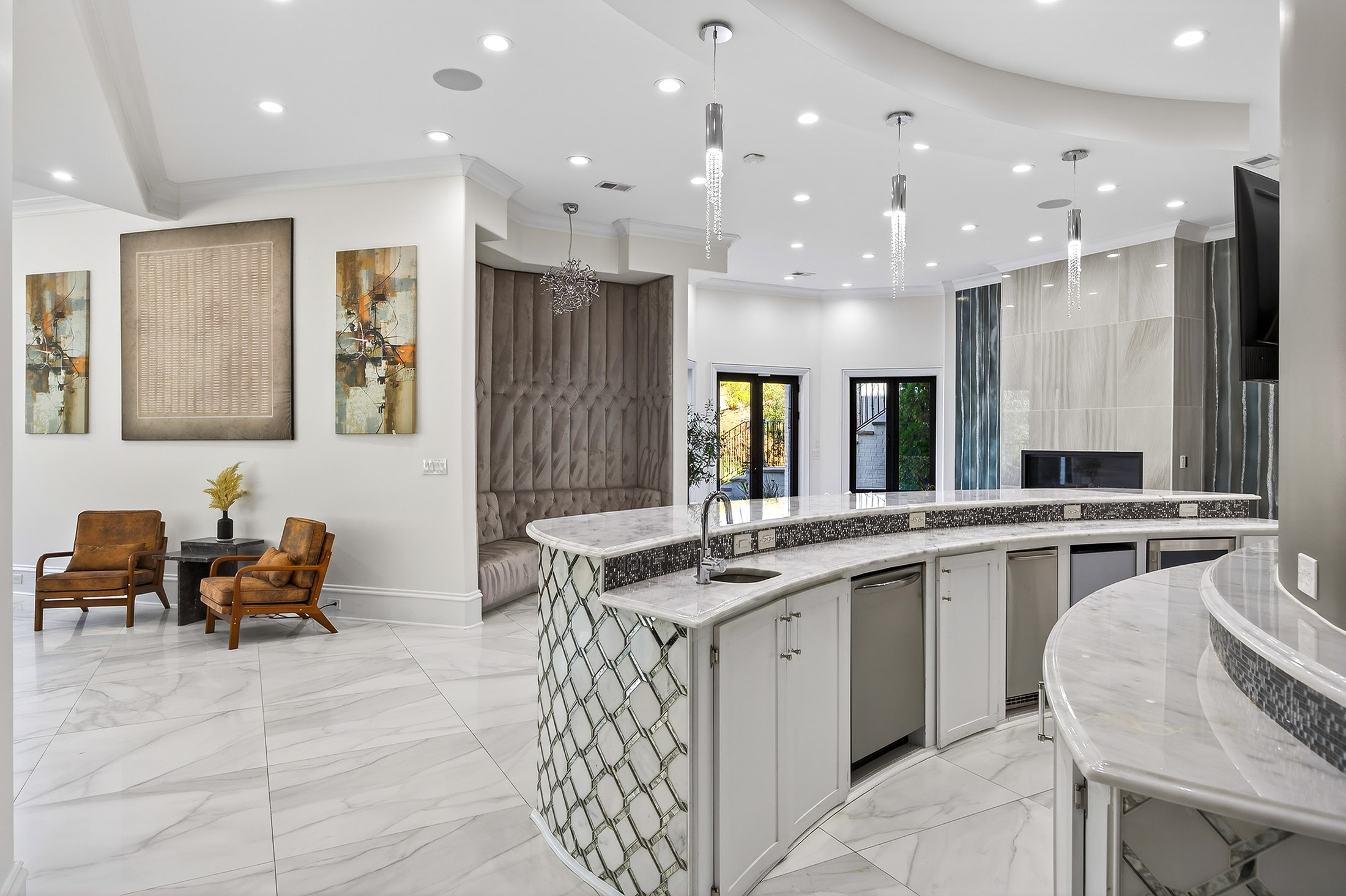  Exceptional Gated Estate with Resort-caliber Grounds - 物件實景