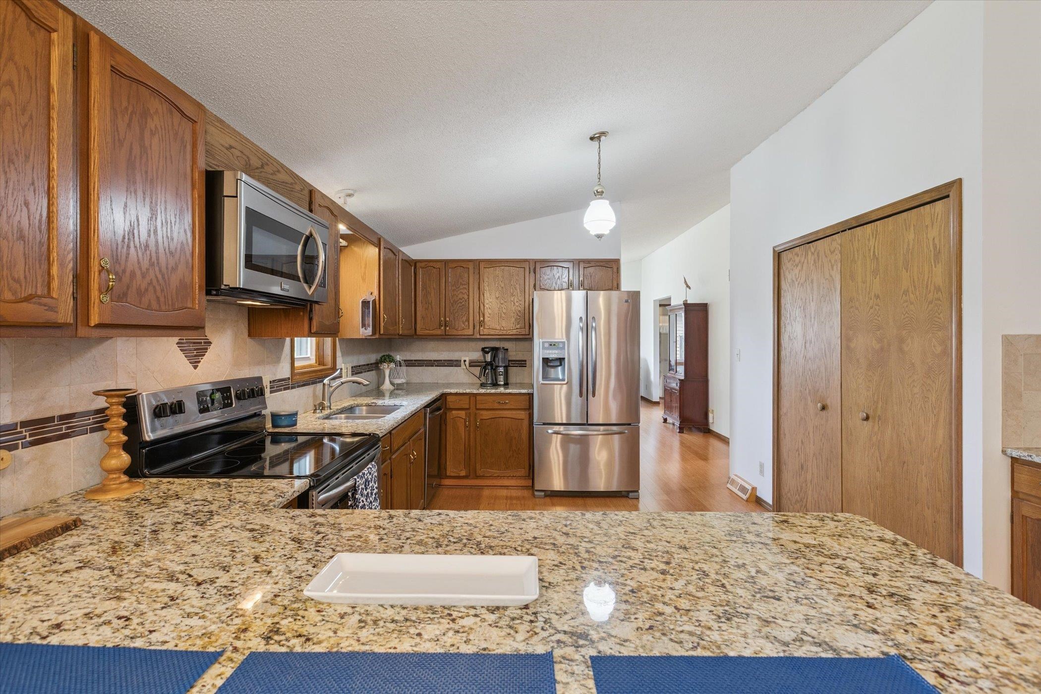 Midland, Michigan, 48640, United States, 3 Bedrooms Bedrooms, ,3 BathroomsBathrooms,Residential,For Sale,1975279