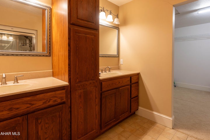 Altoona, Pennsylvania, 16602, United States, 5 Bedrooms Bedrooms, ,5 BathroomsBathrooms,Residential,For Sale,1796554