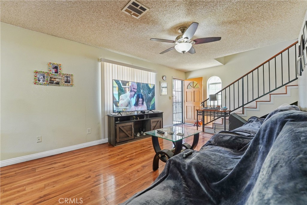 Los Angeles, California, 90032, United States, ,Residential,For Sale,1981106