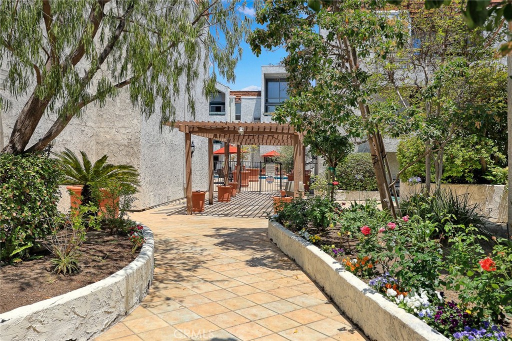 Pasadena, California, 91101, United States, 2 Bedrooms Bedrooms, ,1 BathroomBathrooms,Residential,For Sale,2002263