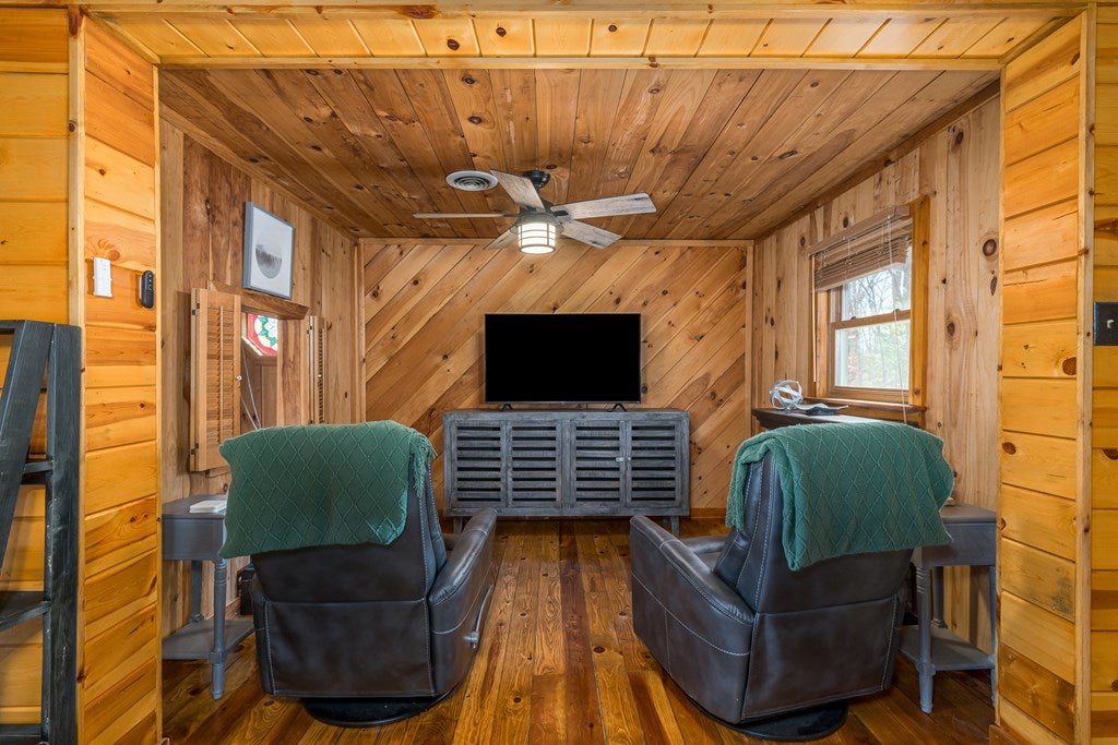 Ellijay, Georgia, 30540, United States, 4 Bedrooms Bedrooms, ,4 BathroomsBathrooms,Residential,For Sale,1858933