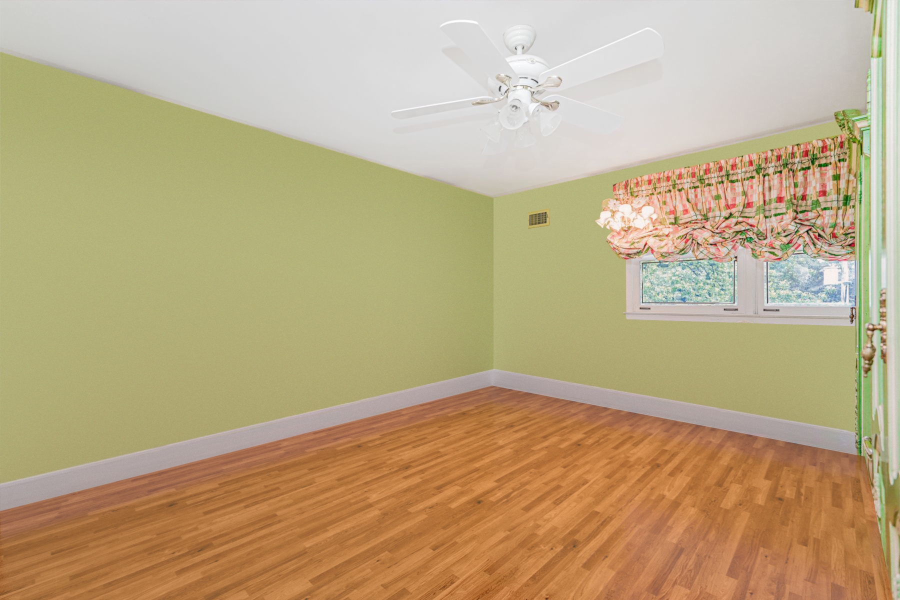 Staten Island, New York, 10301, United States, 4 Bedrooms Bedrooms, ,3 BathroomsBathrooms,Residential,For Sale,1838592