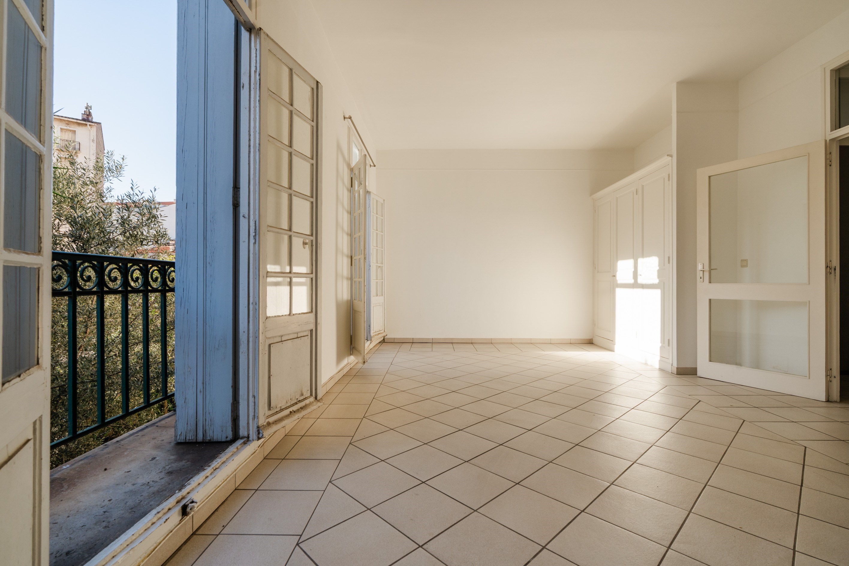  Character Townhouse with Parquet Floors, Terrace and Parking – Central Perpignan - 物件實景