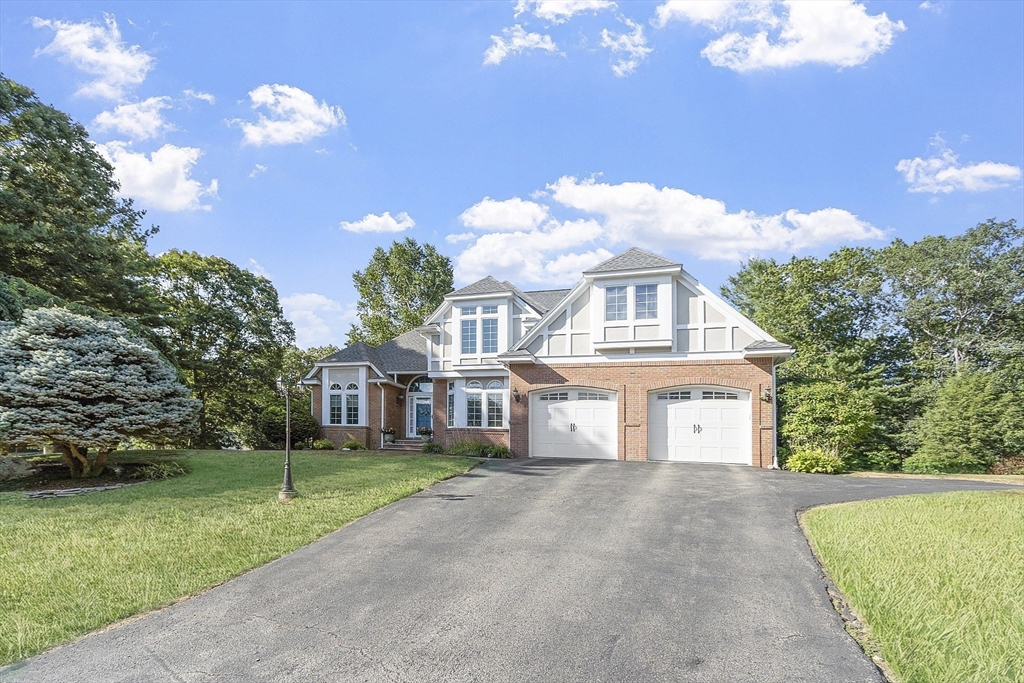 Middleton, Massachusetts, 01949, United States, 4 Bedrooms Bedrooms, ,4 BathroomsBathrooms,Residential,For Sale,1981147