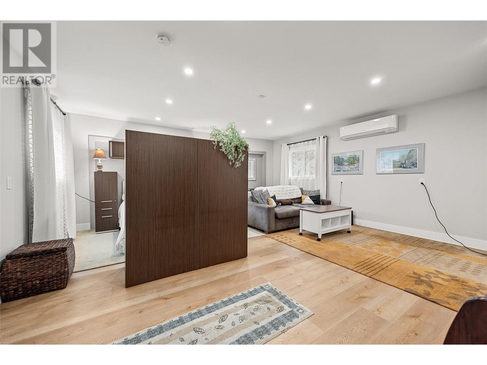 KELOWNA, British Columbia, V1X 5W5, CA, 3 Bedrooms Bedrooms, ,2 BathroomsBathrooms,Residential,For Sale,1950193
