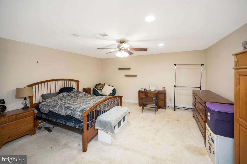 Sumerduck, Virginia, 22742, United States, 4 Bedrooms Bedrooms, ,5 BathroomsBathrooms,Residential,For Sale,2048793
