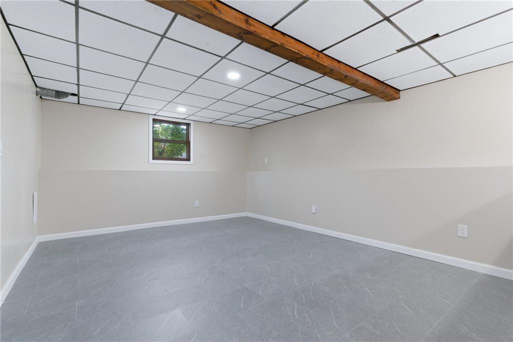 Warwick, Rhode Island, 02889, United States, 5 Bedrooms Bedrooms, ,3 BathroomsBathrooms,Residential,For Sale,2048258