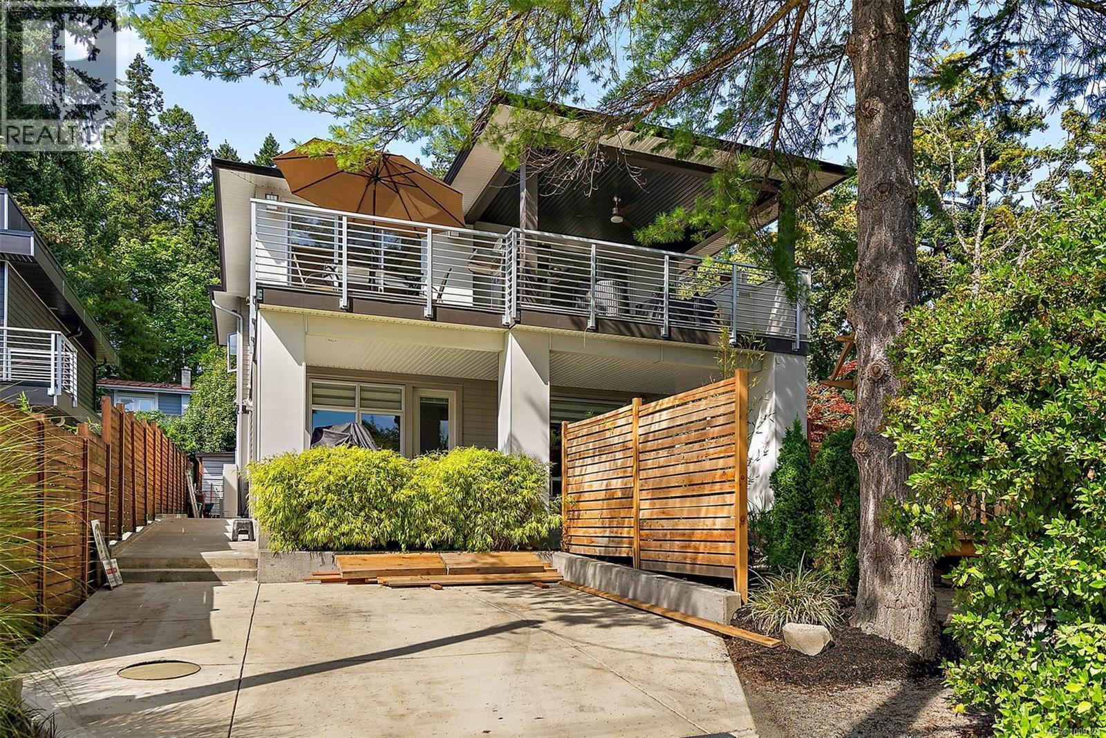 CENTRAL SAANICH, British Columbia, V8M 2G2, CA, 3 Bedrooms Bedrooms, ,4 BathroomsBathrooms,Residential,For Sale,1907005