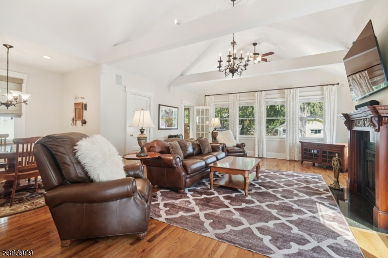 Millburn Twp., New Jersey, 07078, United States, 3 Bedrooms Bedrooms, ,3 BathroomsBathrooms,Residential,For Sale,1988129