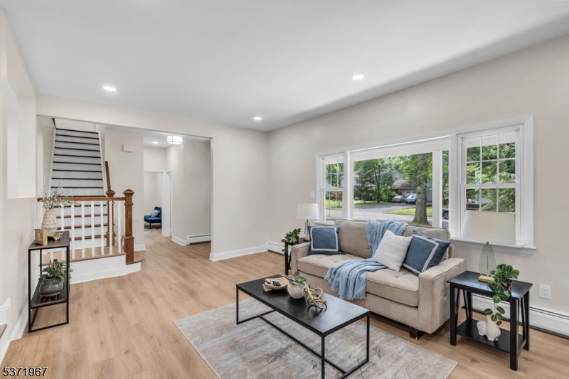 Berkeley Heights Twp., New Jersey, 07922, United States, 5 Bedrooms Bedrooms, ,3 BathroomsBathrooms,Residential,For Sale,1927400
