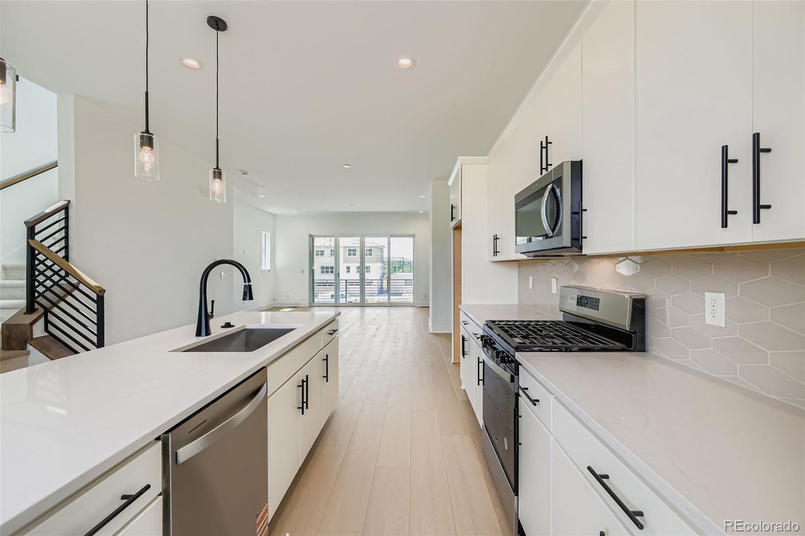 Aurora, Colorado, 80019, United States, 4 Bedrooms Bedrooms, ,3 BathroomsBathrooms,Residential,For Sale,1958574