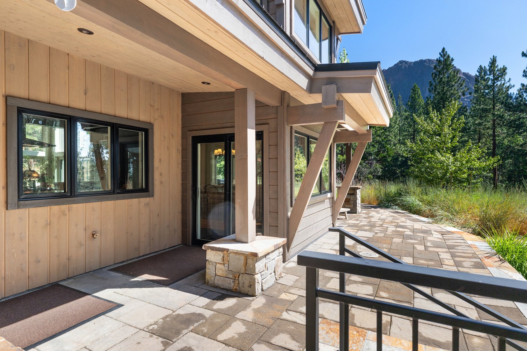  20 Private Acres. One Epic Location. - 物件實景