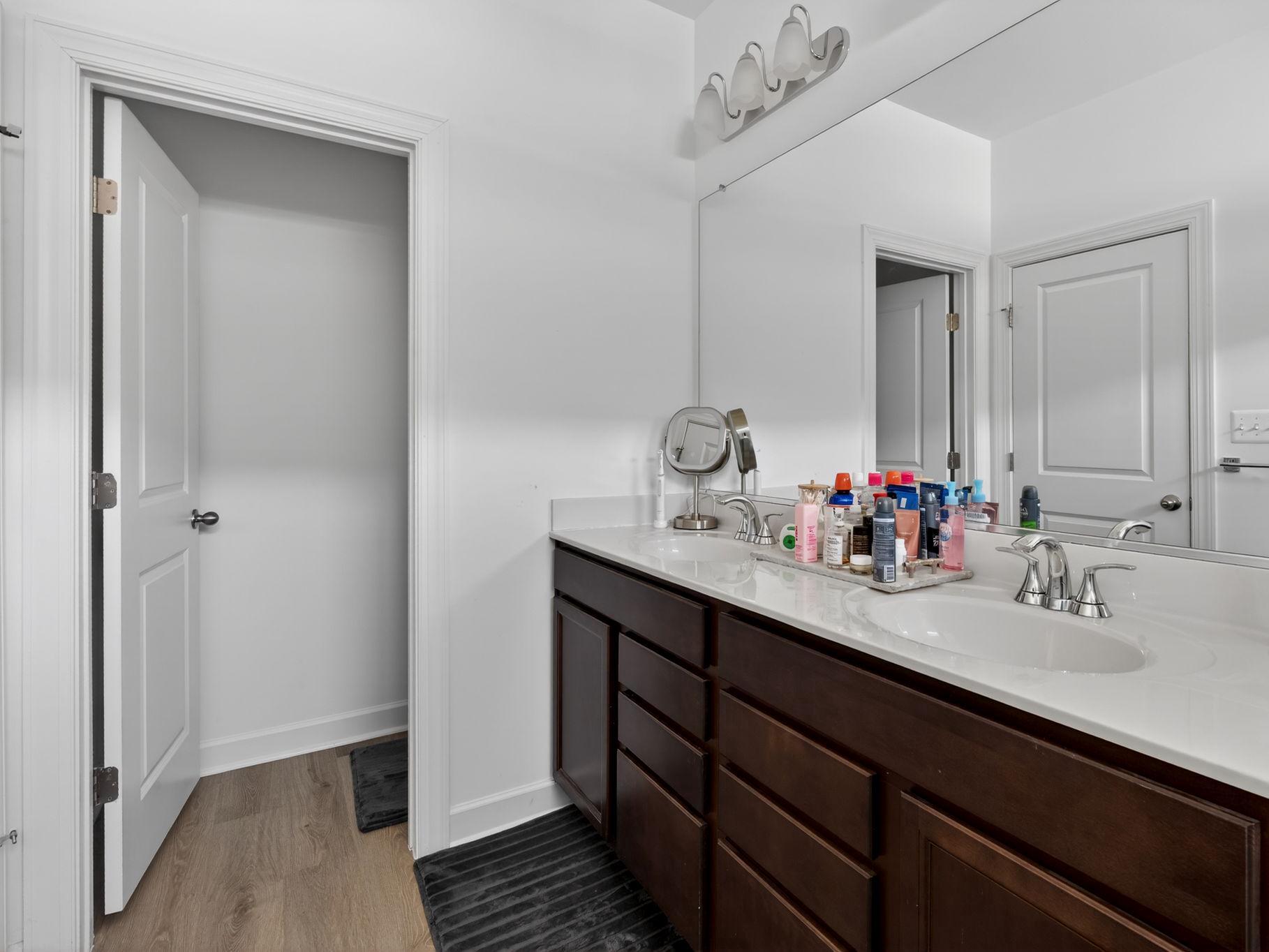  4991 Longmire Way, Chantilly, VA, 20151 - 物件實景