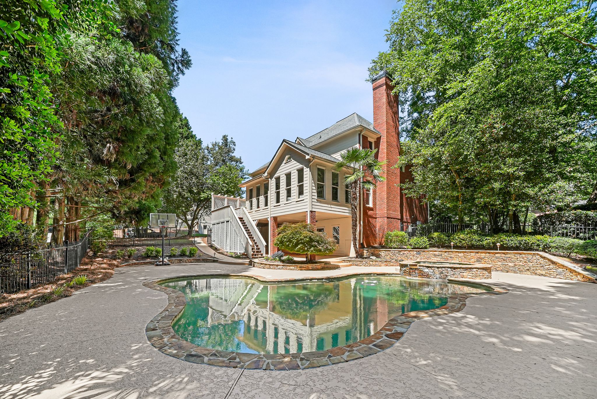  Beautifully Updated Home with Exceptional Outdoor Entertaining - 物件實景