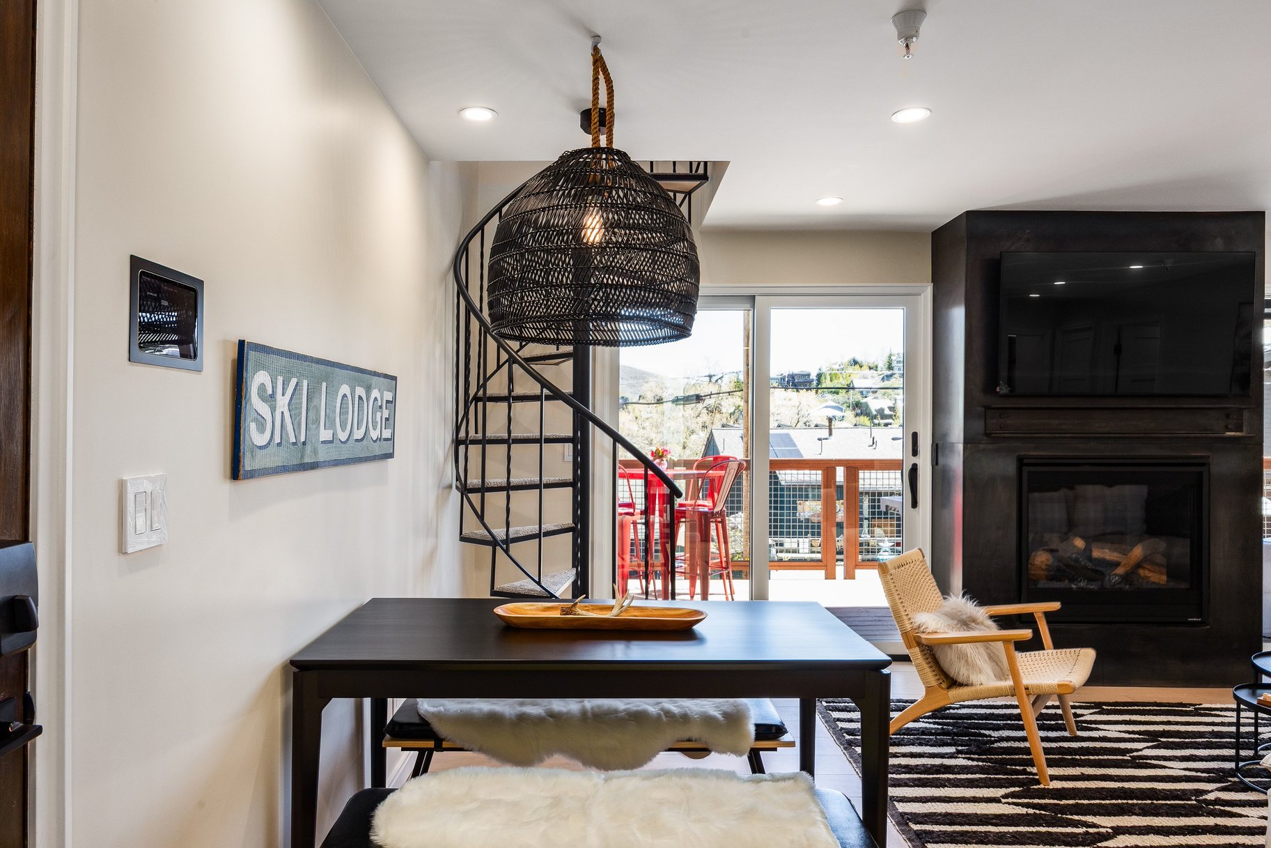  Fully Reimagined Ski-In/Ski-Out Condo — Smart Home Features - 物件實景