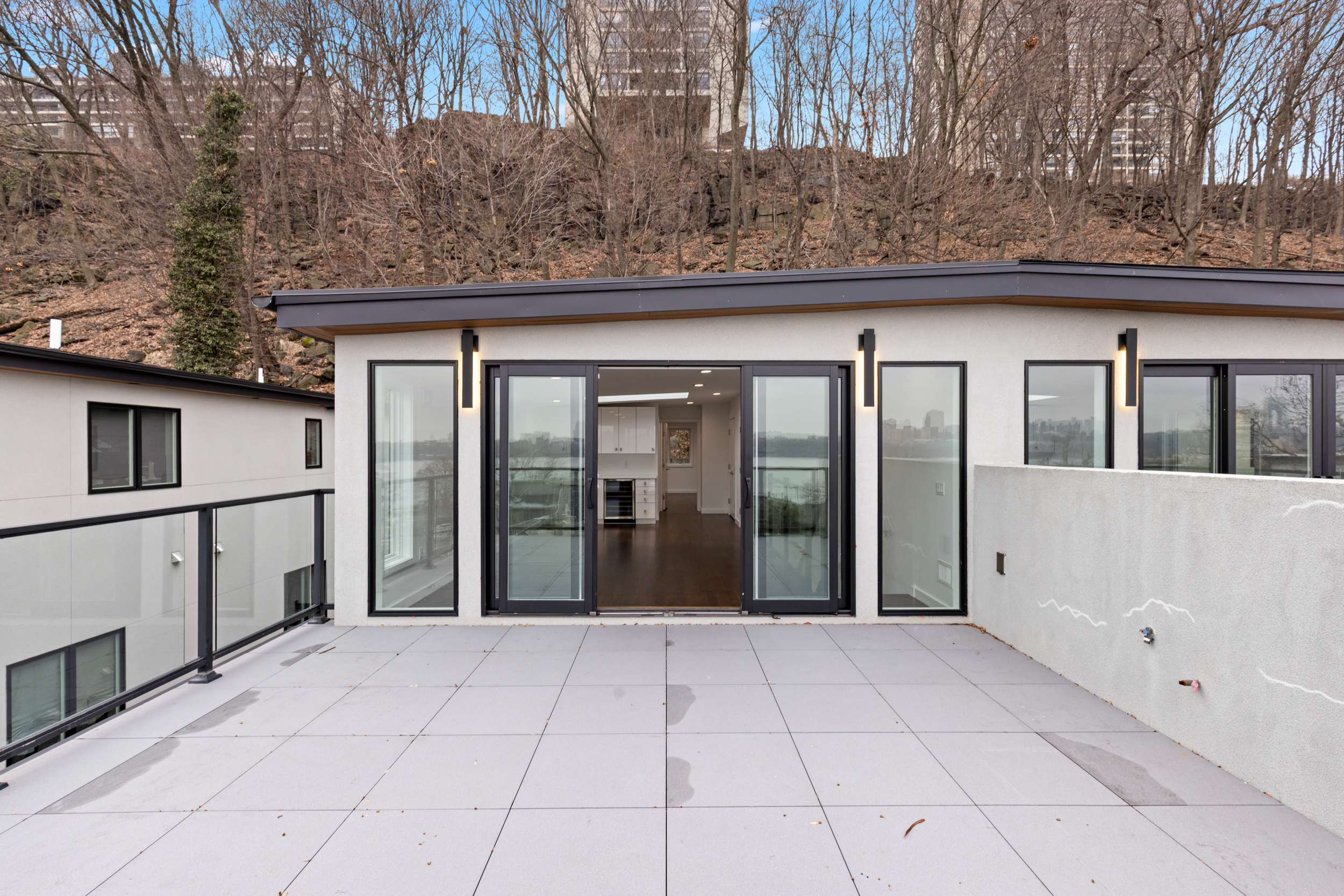  712 Undercliff Avenue, Edgewater, NJ, 07020 - 物件實景