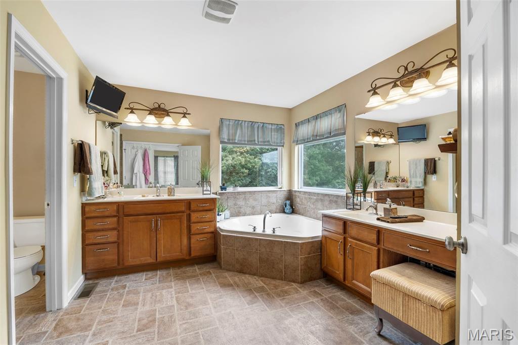 Wentzville, Missouri, 63385, United States, 4 Bedrooms Bedrooms, ,3 BathroomsBathrooms,Residential,For Sale,1991538