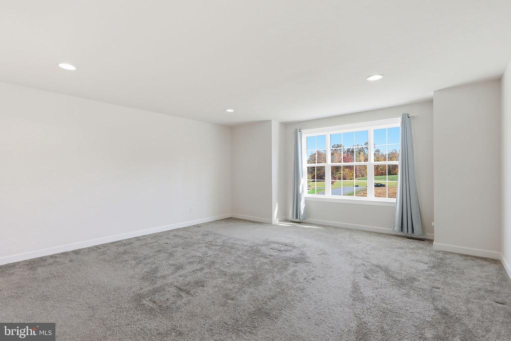 Fredericksburg, Virginia, 22405, United States, 5 Bedrooms Bedrooms, ,3 BathroomsBathrooms,Residential,For Sale,1987075