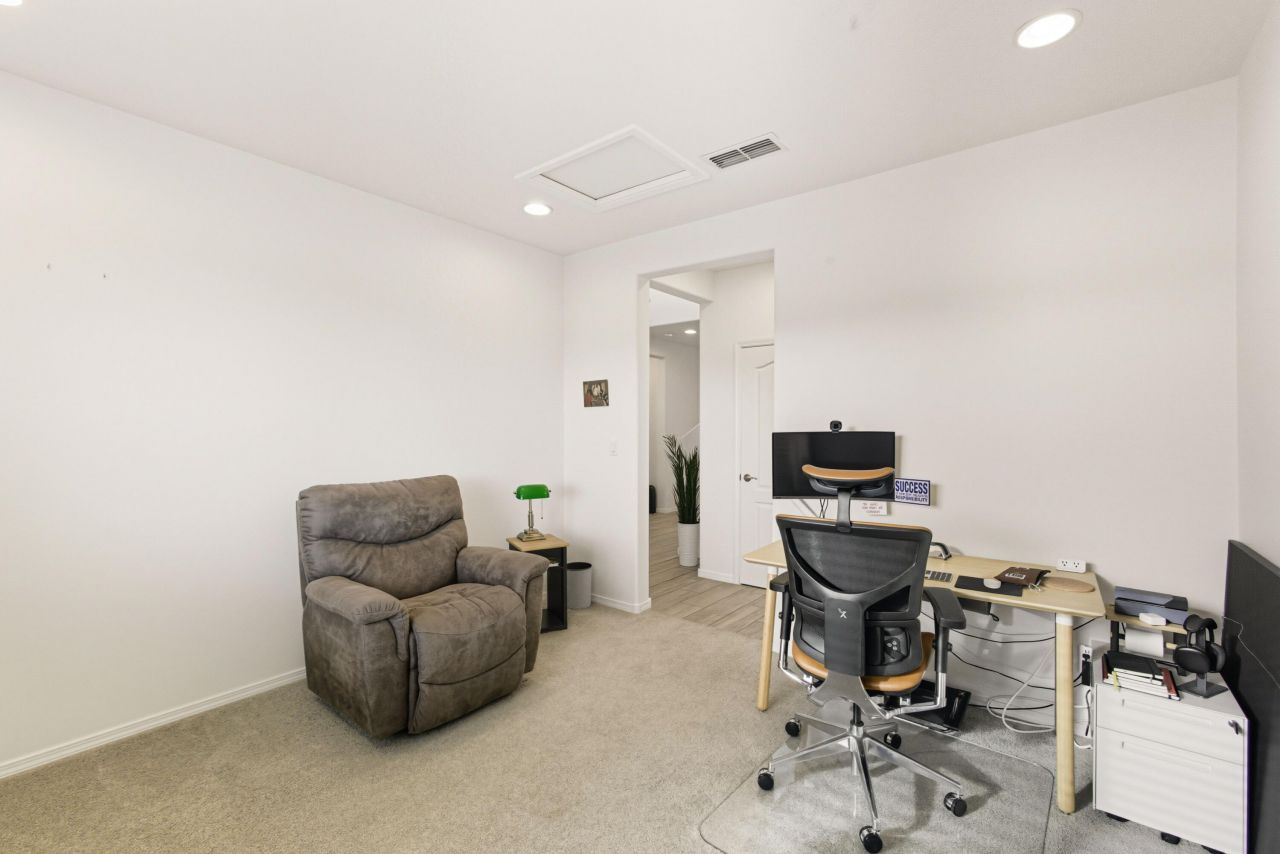 Albuquerque, New Mexico, 87120, United States, 5 Bedrooms Bedrooms, ,4 BathroomsBathrooms,Residential,For Sale,1957910