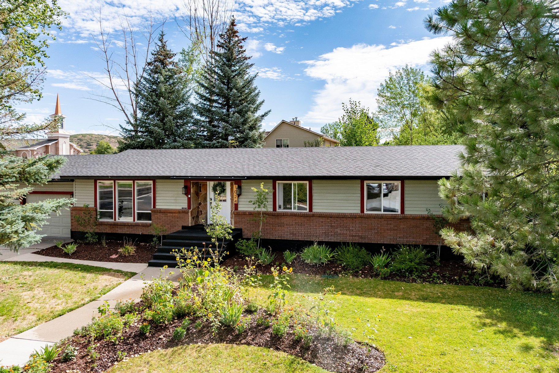  Charming Single Level Garden Home with Mountain Views - 物件實景