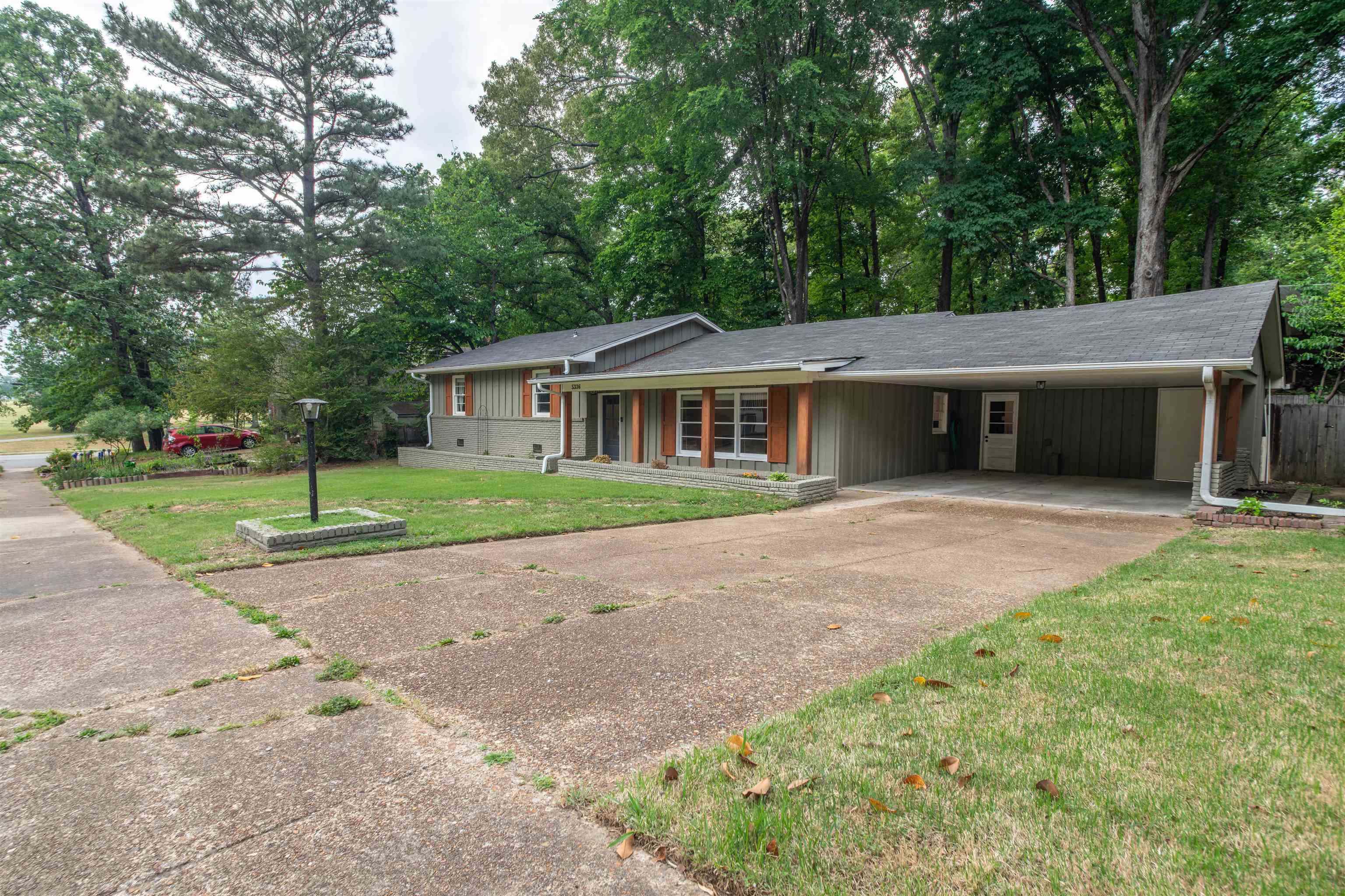Rolling Oaks Dr, Memphis, TN 38119