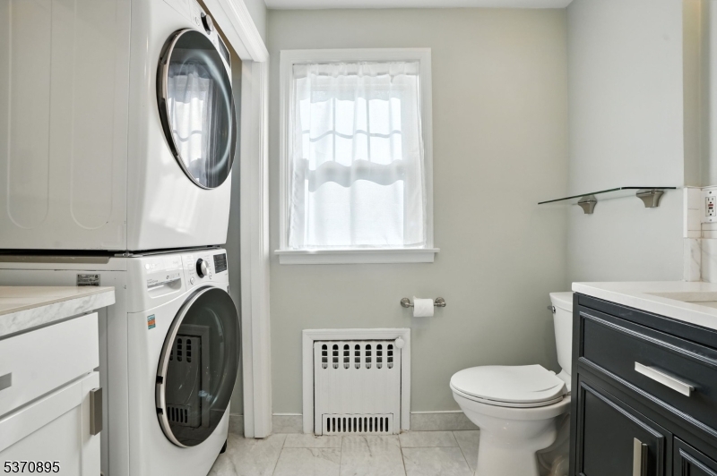 Maplewood Twp., New Jersey, 07040, United States, 4 Bedrooms Bedrooms, ,3 BathroomsBathrooms,Residential,For Sale,1940920