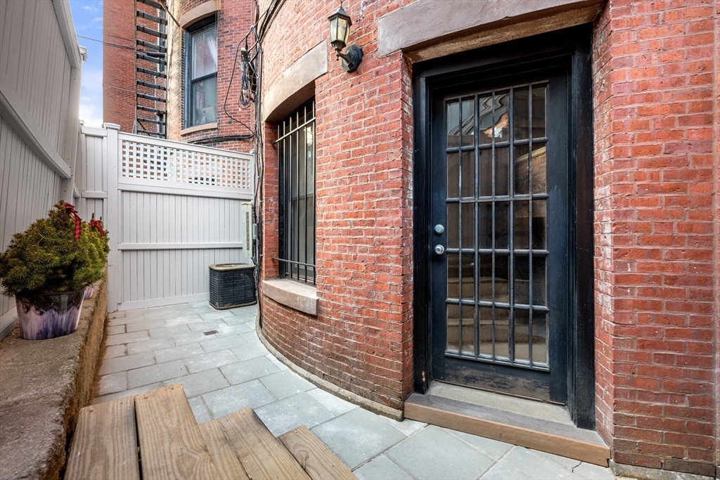 Boston, Massachusetts, 02116, United States, 2 Bedrooms Bedrooms, ,1 BathroomBathrooms,Residential,For Sale,2005241