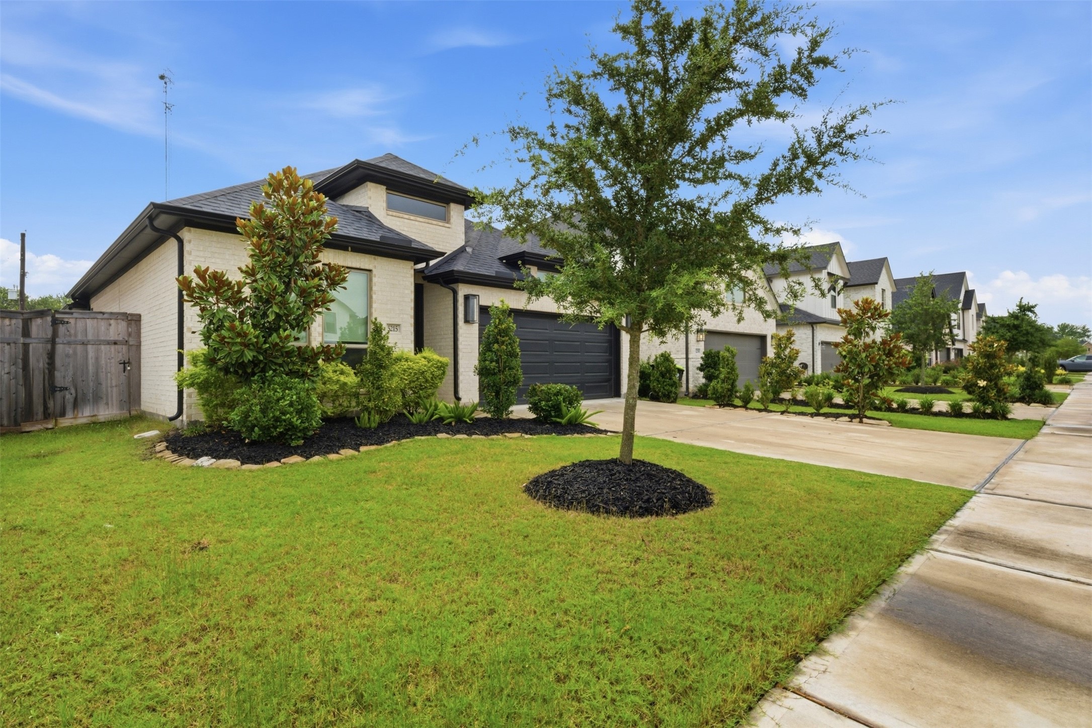  5215 Birch Shadow Drive - 物件實景
