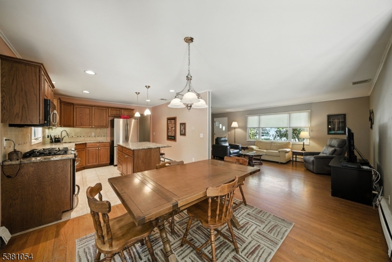 Parsippany-Troy Hills Twp., New Jersey, 07005, United States, 3 Bedrooms Bedrooms, ,2 BathroomsBathrooms,Residential,For Sale,1934343