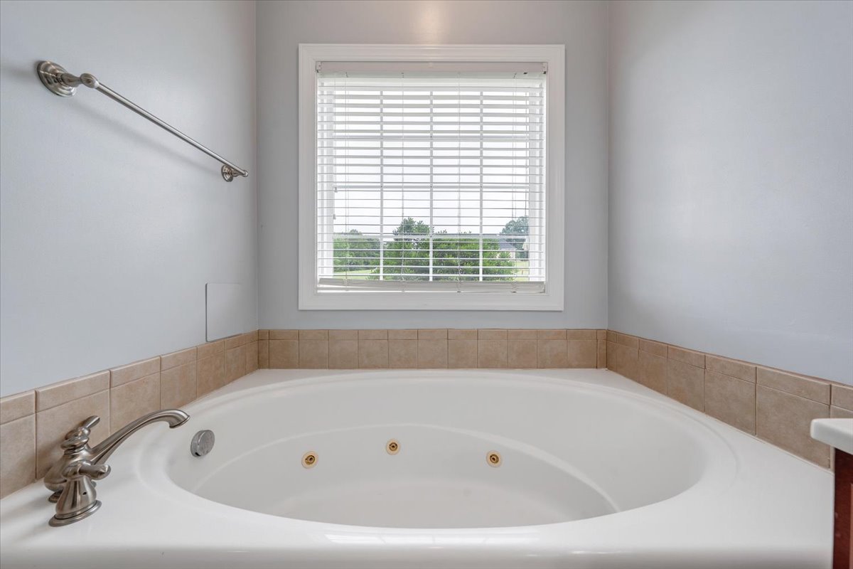 Huddleston, Virginia, 24104, United States, 4 Bedrooms Bedrooms, ,4 BathroomsBathrooms,Residential,For Sale,2048445