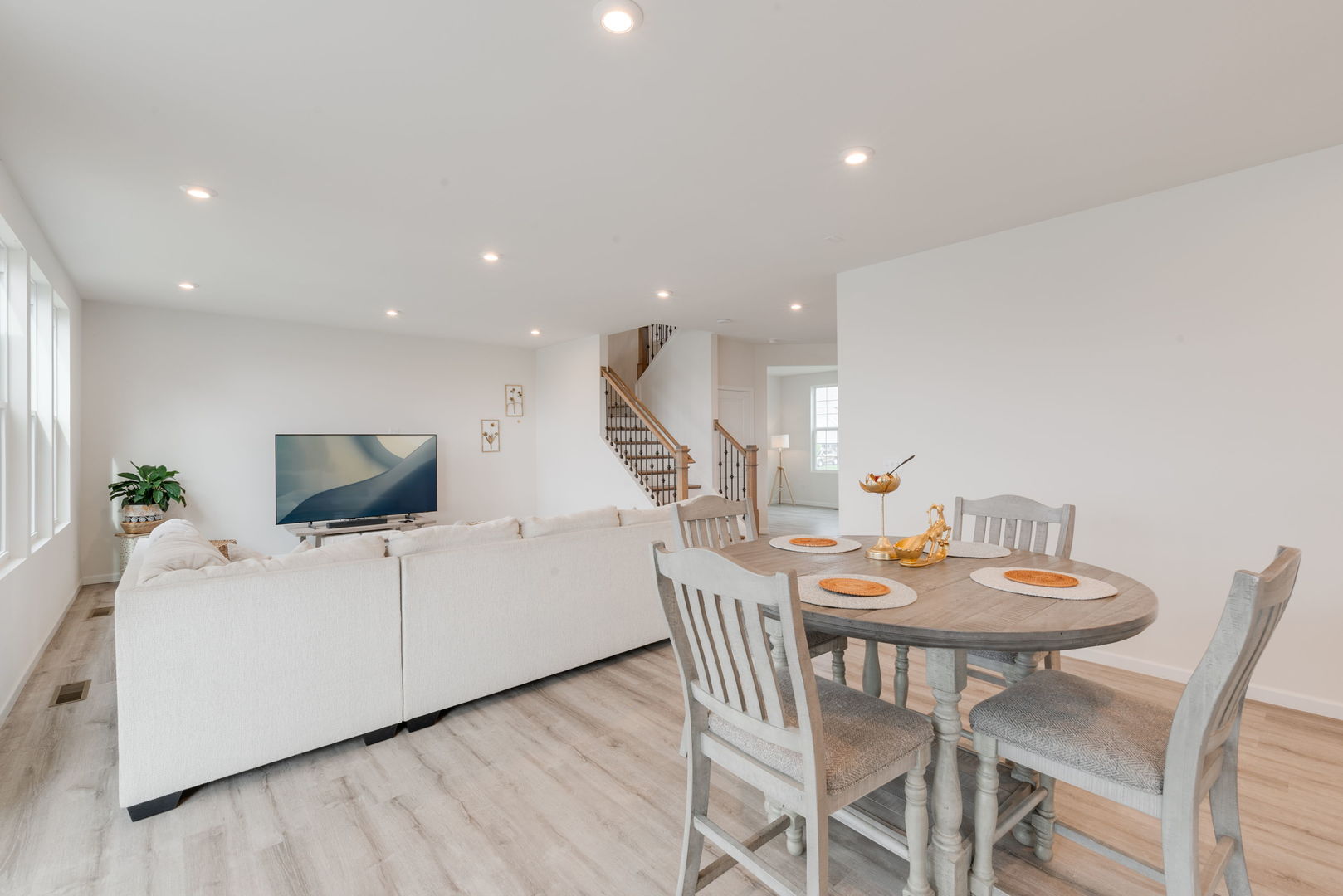 Algonquin, Illinois, 60102, United States, 3 Bedrooms Bedrooms, ,3 BathroomsBathrooms,Residential,For Sale,1962567