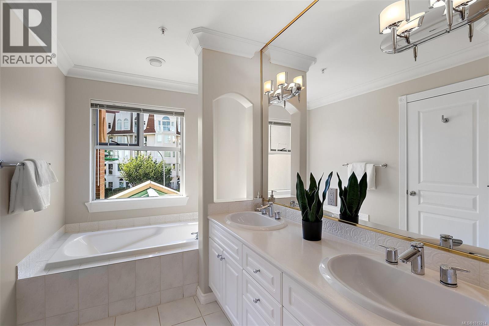 VICTORIA, British Columbia, V9A 7M5, CA, 4 Bedrooms Bedrooms, ,4 BathroomsBathrooms,Residential,For Sale,1947216