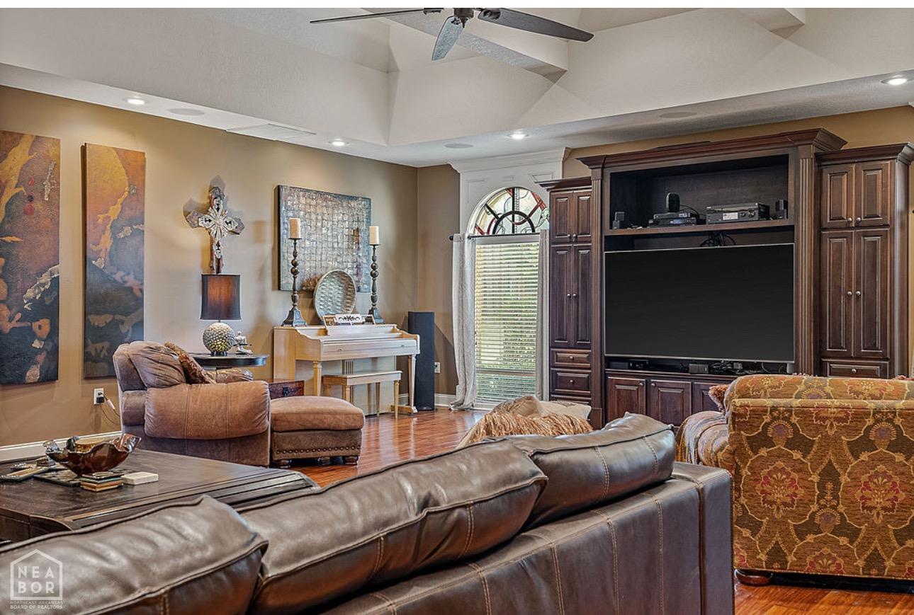 Jonesboro, Arkansas, 72404, United States, 5 Bedrooms Bedrooms, ,5 BathroomsBathrooms,Residential,For Sale,1981744