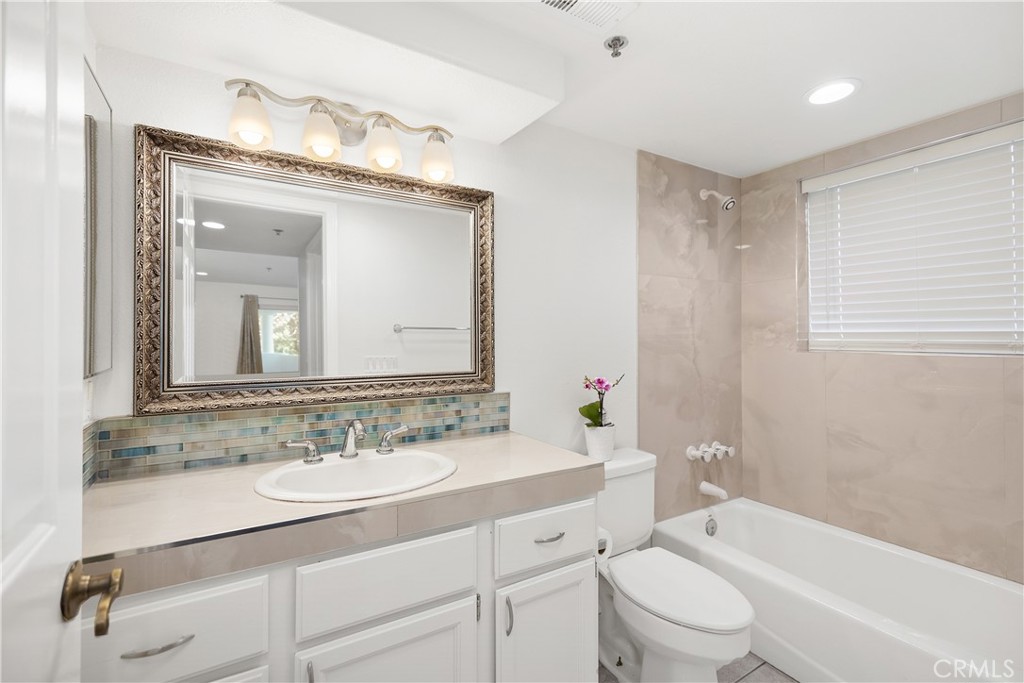 San Clemente, California, 92672, United States, 2 Bedrooms Bedrooms, ,3 BathroomsBathrooms,Residential,For Sale,1989369