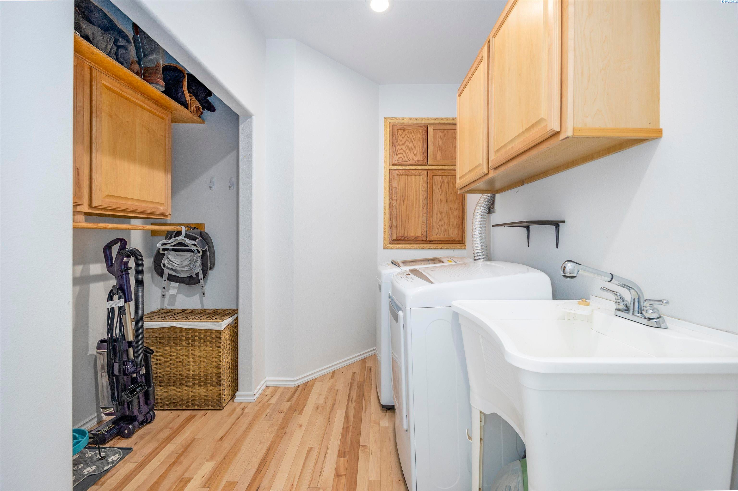 Pasco, Washington, 99301, United States, 3 Bedrooms Bedrooms, ,3 BathroomsBathrooms,Residential,For Sale,1981620