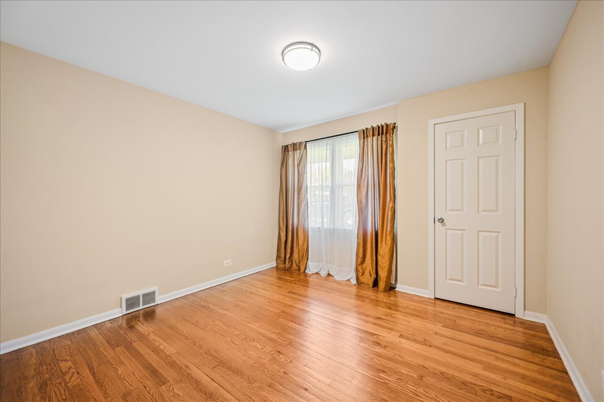 Prospect Heights, Illinois, 60070, United States, 4 Bedrooms Bedrooms, ,2 BathroomsBathrooms,Residential,For Sale,1968626