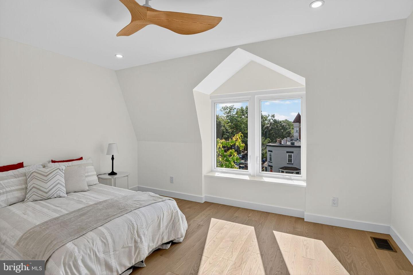 Washington, District of Columbia, 20010, United States, 3 Bedrooms Bedrooms, ,3 BathroomsBathrooms,Residential,For Sale,1938669