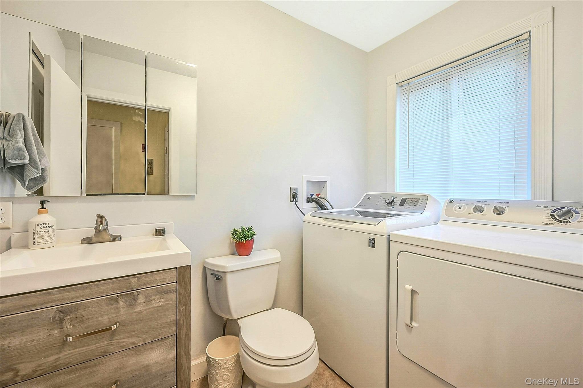 Sound Beach, New York, 11789, United States, 4 Bedrooms Bedrooms, ,2 BathroomsBathrooms,Residential,For Sale,1994513