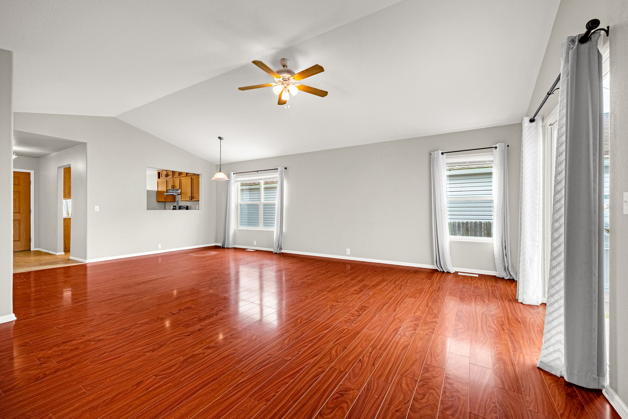  Amazing main level living opportunity in desirable Ridgeview at Stetson Hills - 物件實景